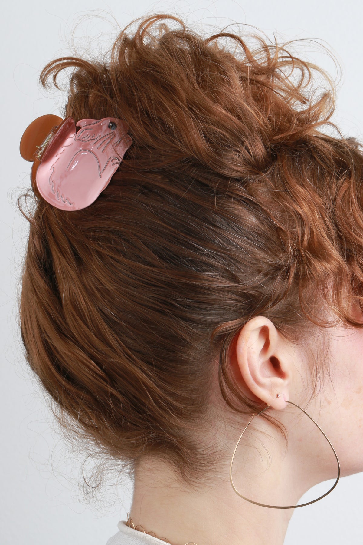 Chestnut Squirrel Hair Claw Clip Accessories 756A9758_1d35e249-c6a0-41b2-93a0-509e512a5c6e