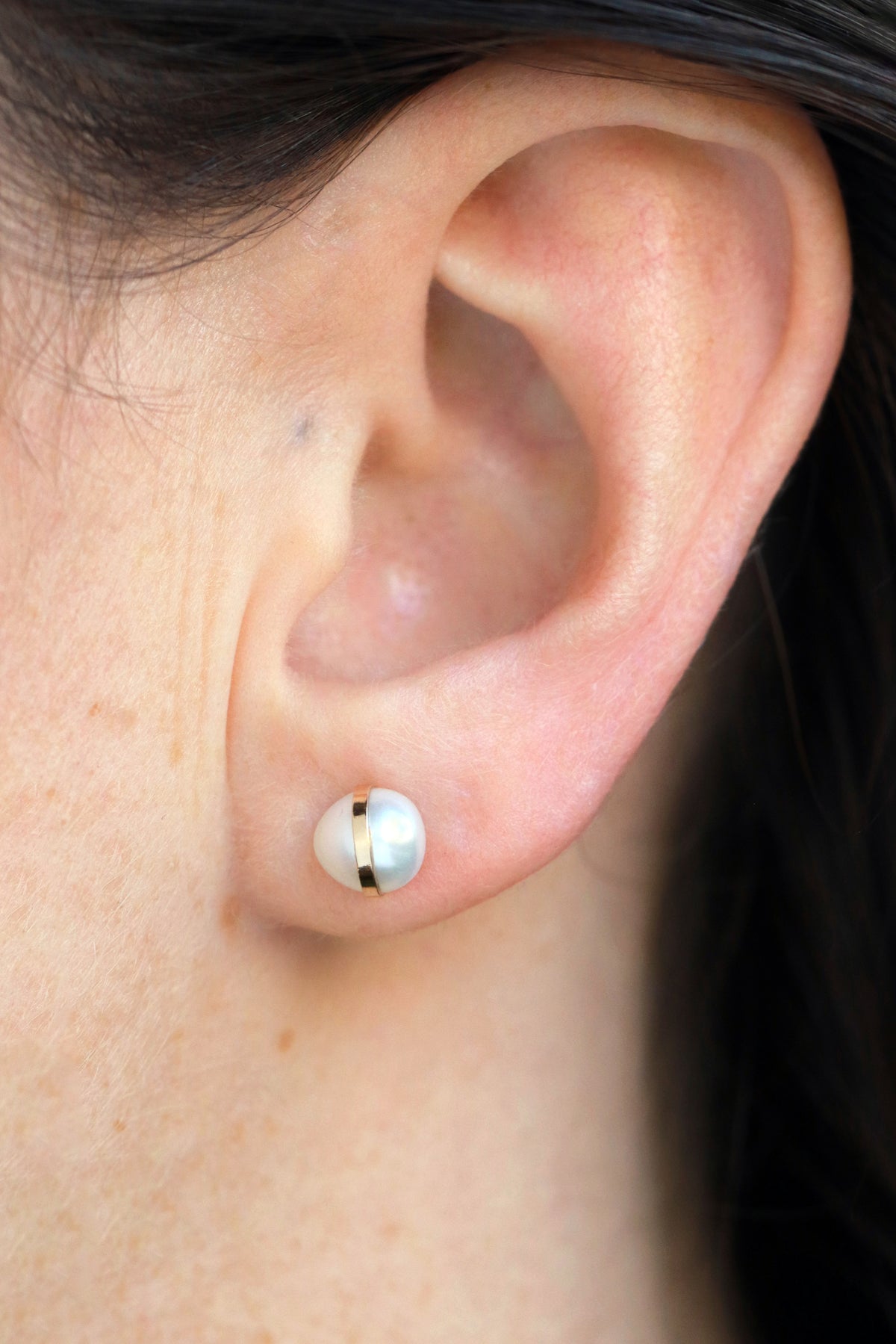 Bezel Wrapped Pearl Stud Earrings Earrings LE2797_a99f84f0-1940-40b0-a3f4-4e91e54bade6