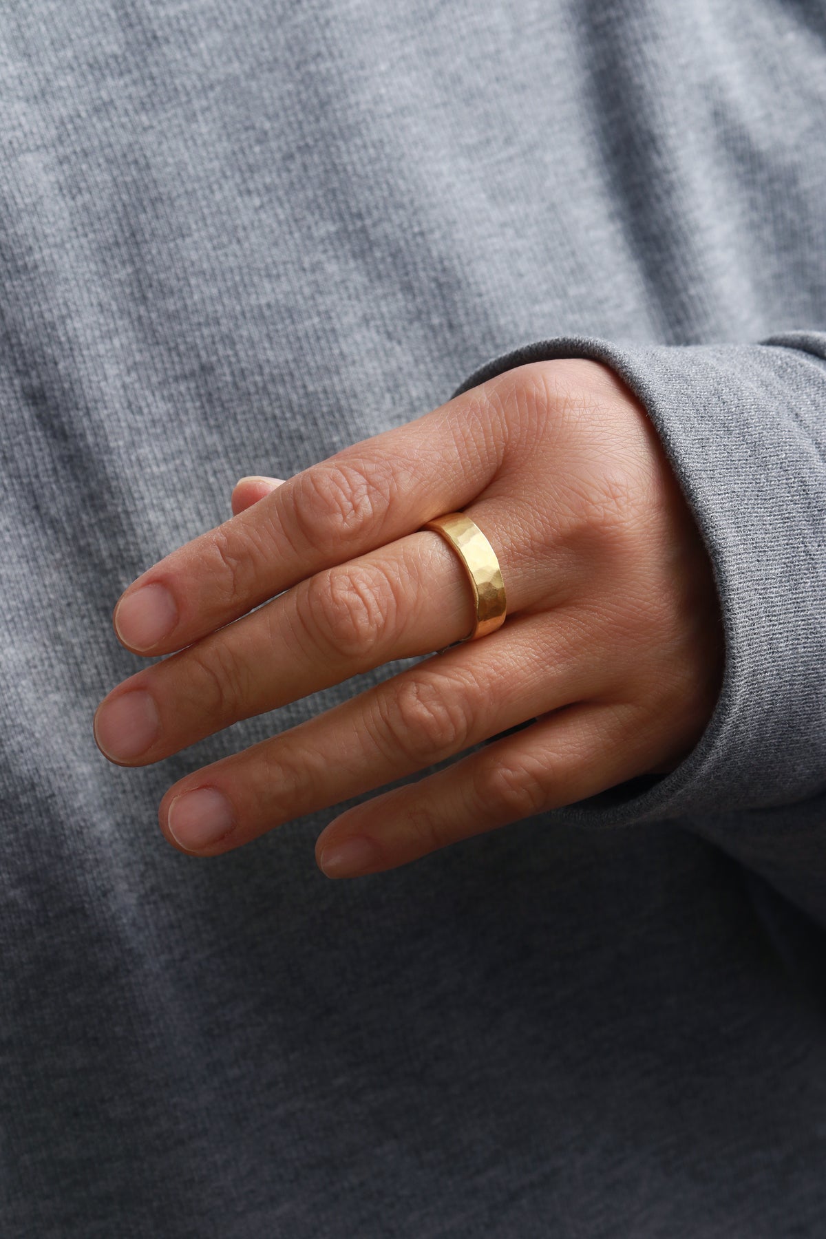 6mm Solid Hammered Band - 18k Yellow Gold Stock Ring R384G18-3