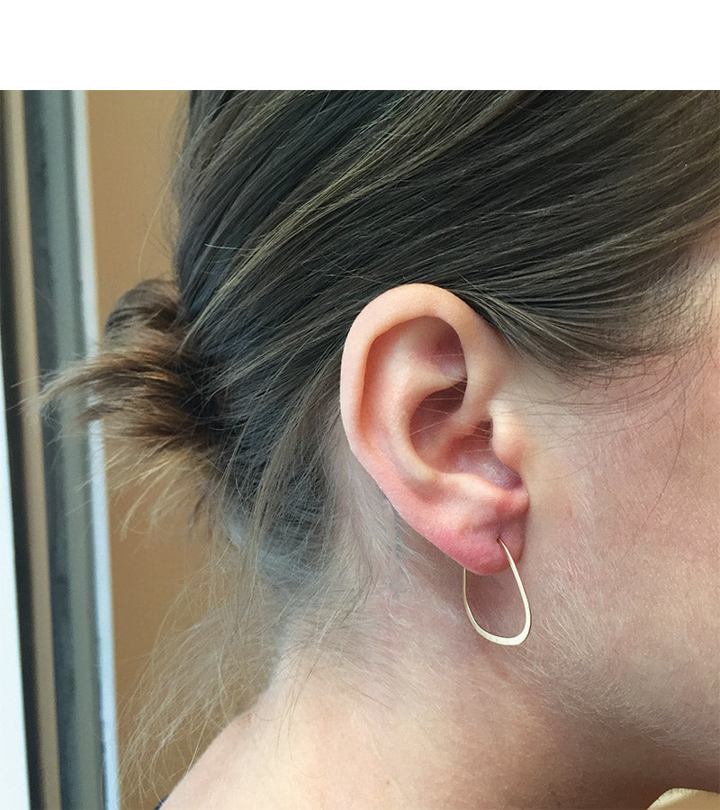 7/8 Inch Triangle Hoop Earrings Earrings STHonmodel